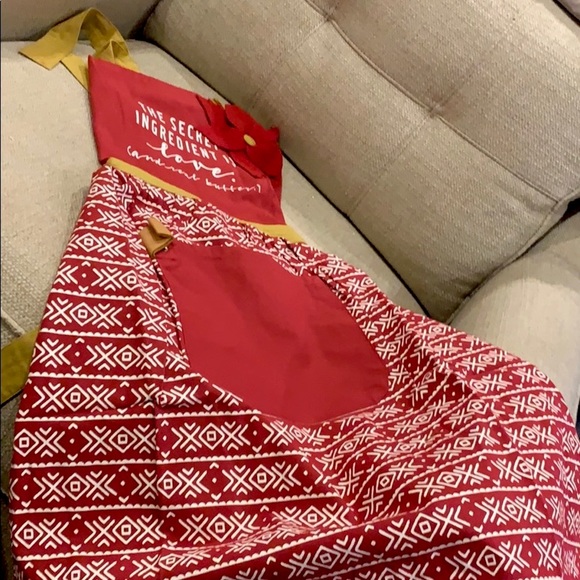 Christmas Apron versatile for all year use - Picture 1 of 3